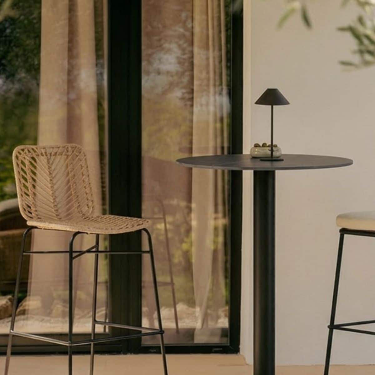 ambiance tabouret en fibres tressées en location